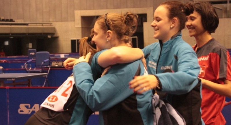 Siegesfreude beim Damenteam, von links: Rahel Aschwanden, Rachel Moret, Céline Reust, Laurie Phaï Pang (Coach)