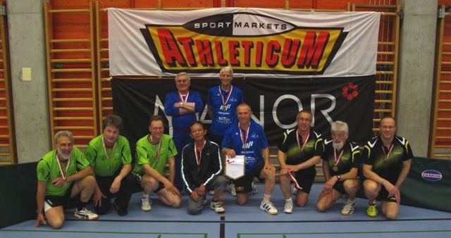Das Podest im O50 (und gleichzeitig alle teilnehmenden Teams) 2013; von links: Wädenswil (2.), Collombey-Muraz (1.), Omega (3.)
