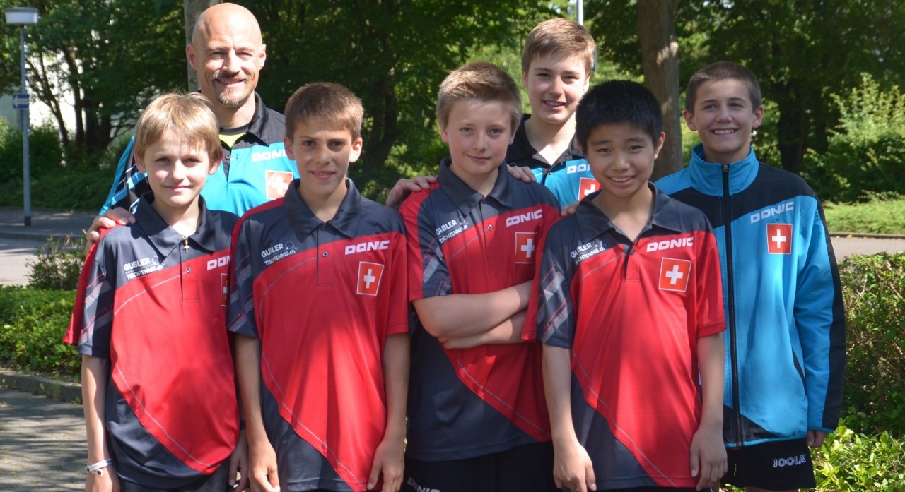 Das Schweizer Aufgebot; von links: Mauro Schärrer, Coach Pedro Pelz, Elias Hardmeier, Jannick Renold, Cédric Tschanz, Pedro Osiro Shinohara, Nick Rütter