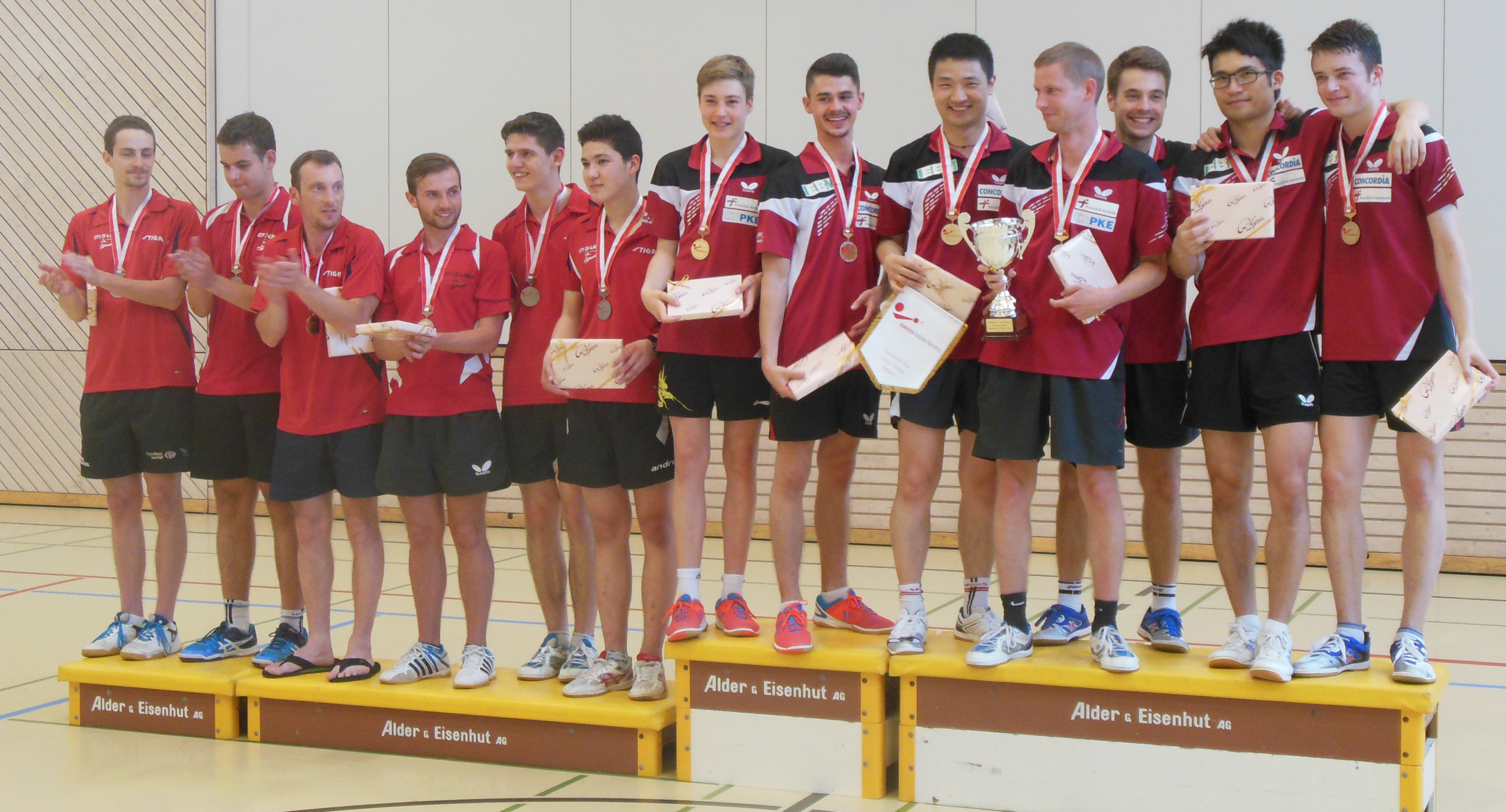 Les vainqueurs (Rio-Star-Muttenz) ainsi que les finalistes (ZZ-Lancy)