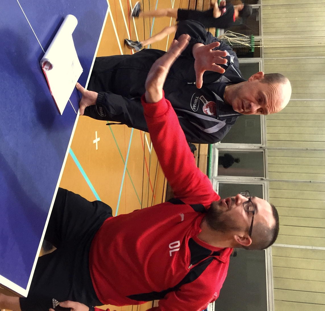 Trainer Viktor Sinkevic und Pr&auml;sident Diego Lisi bei der Trainingsvorbereitung.